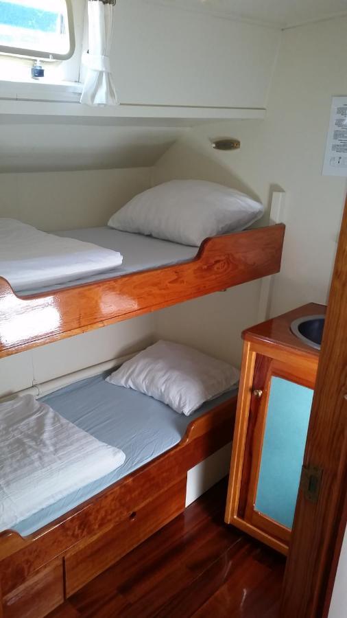 Tjalkjacht Pelikaan Enkhuizen Hostel Bagian luar foto
