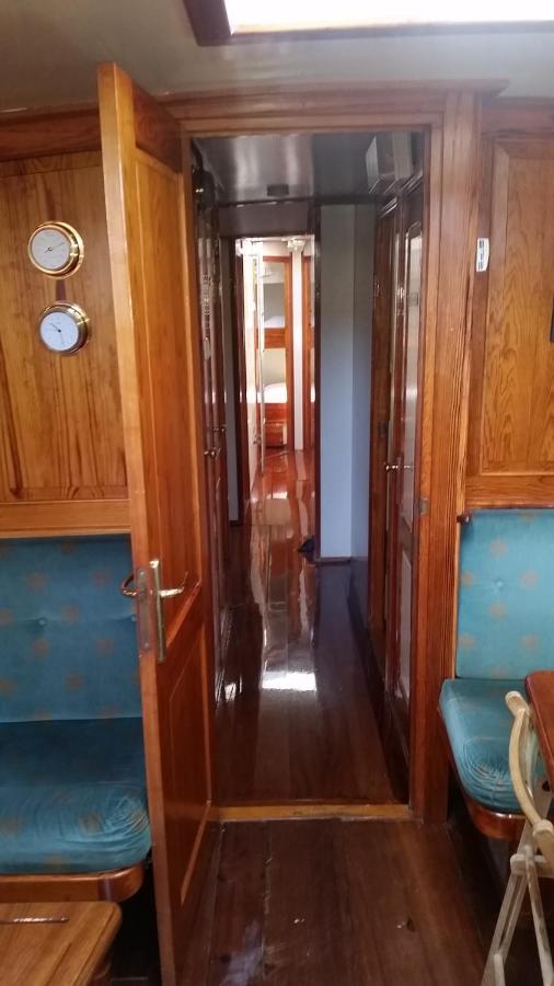 Tjalkjacht Pelikaan Enkhuizen Hostel Bagian luar foto